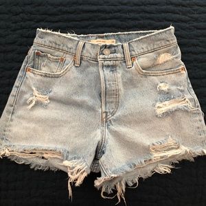 Levi's Wedgie Distressed Short Size 28